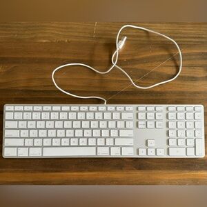 Magic Keyboard usb connection